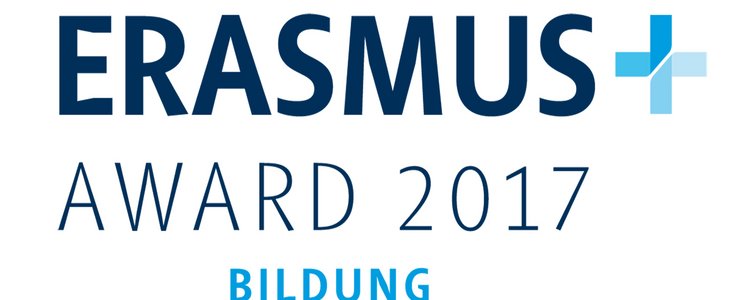 Dunkelblauer Schriftzug "Erasmus+ Award 2017 Bildung" auf weißem Hintergrund