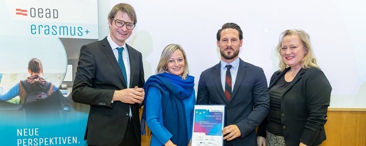 Gruppenfoto Gewinner-Organisation Erasmus+ Award 2023, Schulbereich GIBS